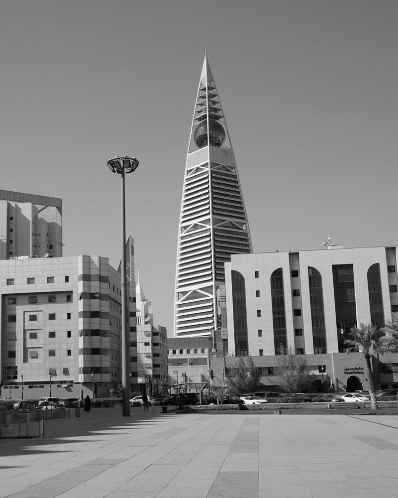 Al Faisaliah Tower rising above a plaza on King Fahd Road, Riyadh
